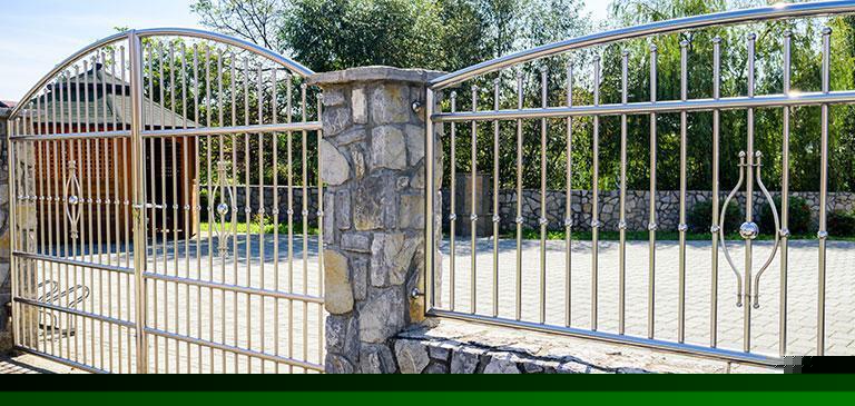 Brama koloru metalicznego